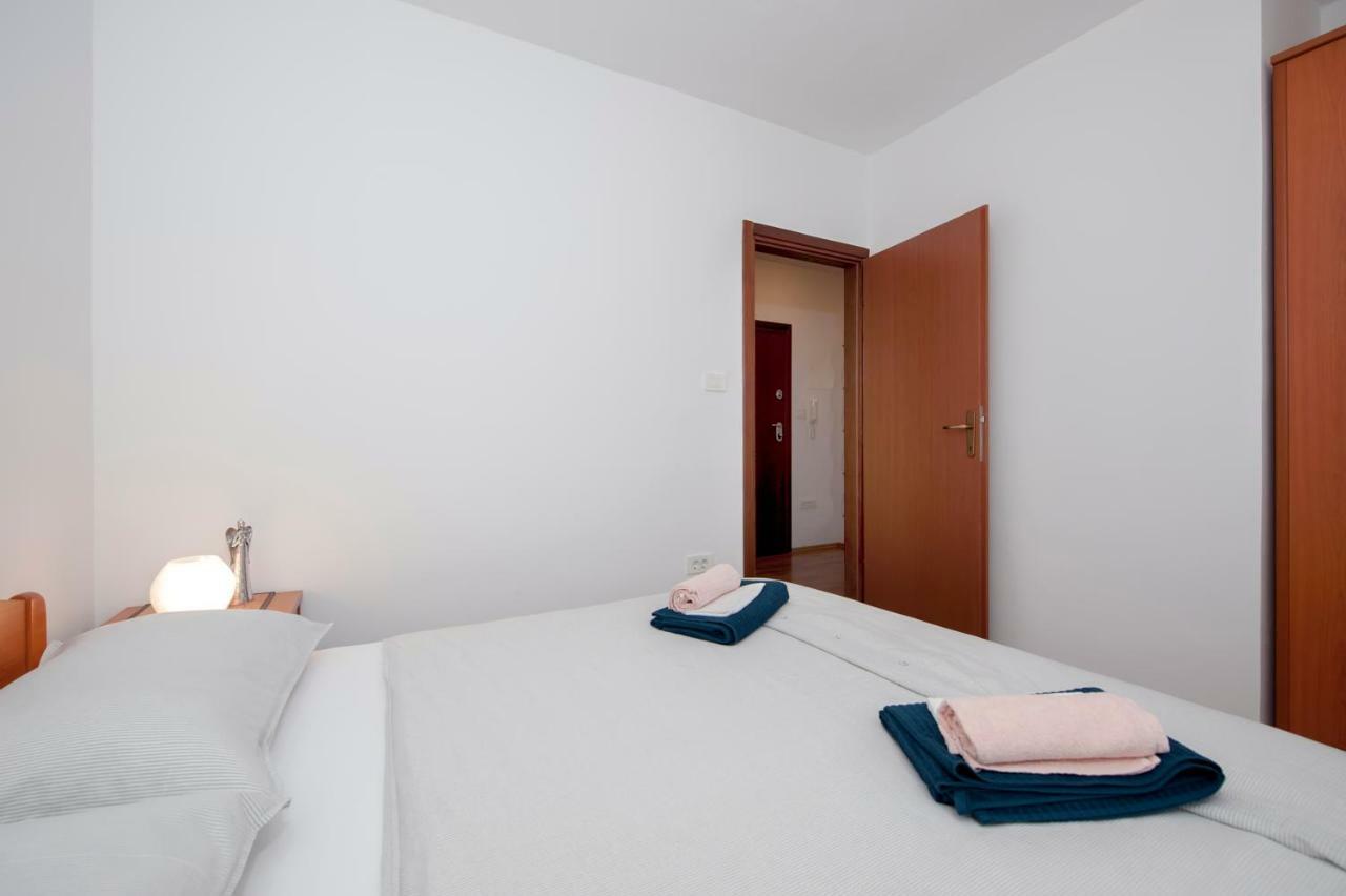 Apartment Thalassa Ровин Екстериор снимка