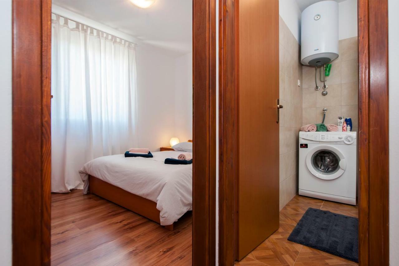Apartment Thalassa Ровин Екстериор снимка