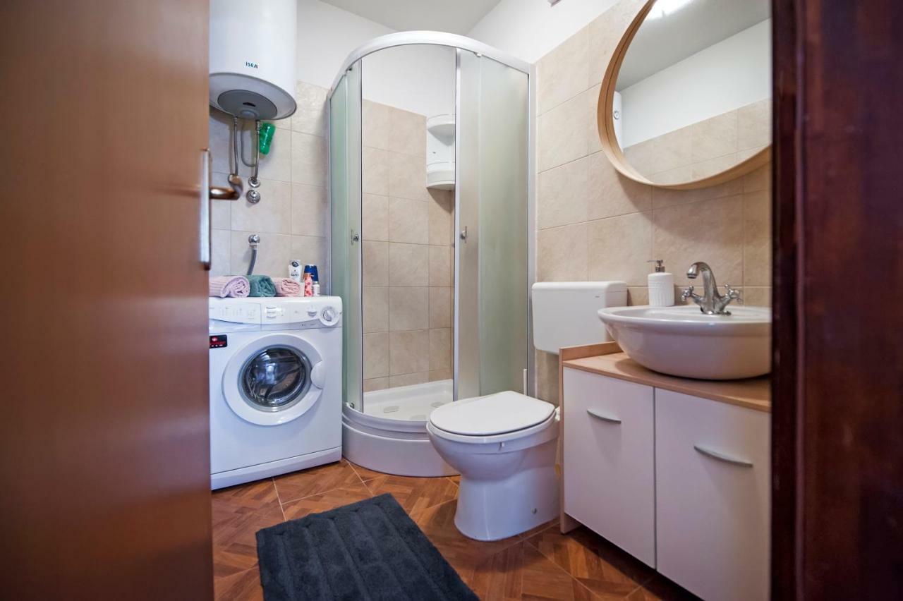 Apartment Thalassa Ровин Екстериор снимка