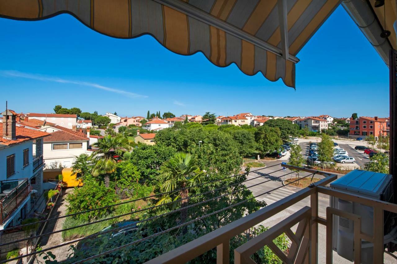 Apartment Thalassa Ровин Екстериор снимка