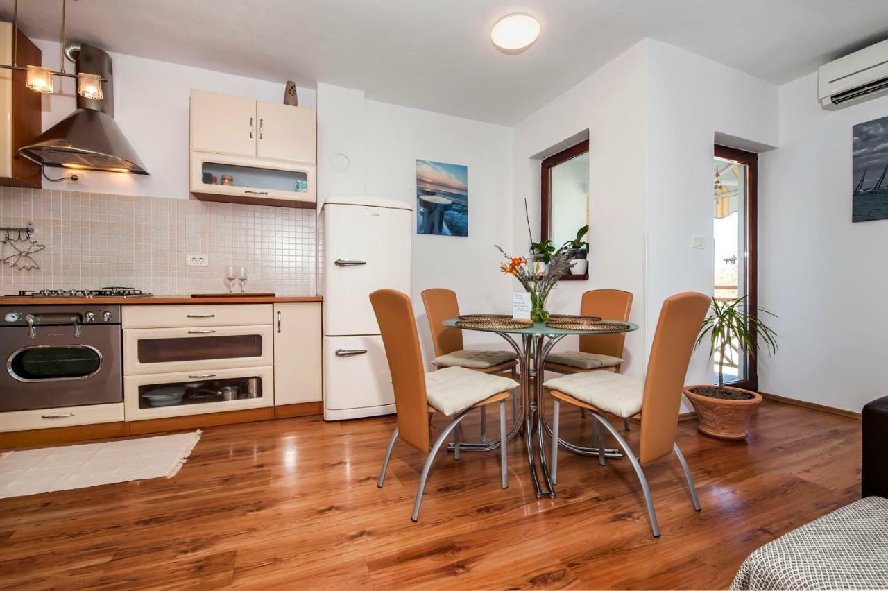 Apartment Thalassa Ровин Екстериор снимка