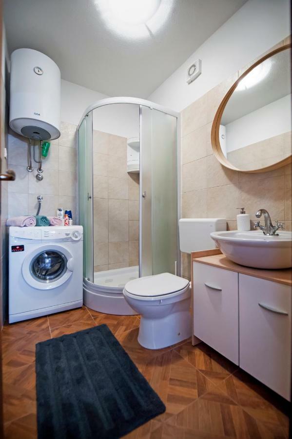 Apartment Thalassa Ровин Екстериор снимка
