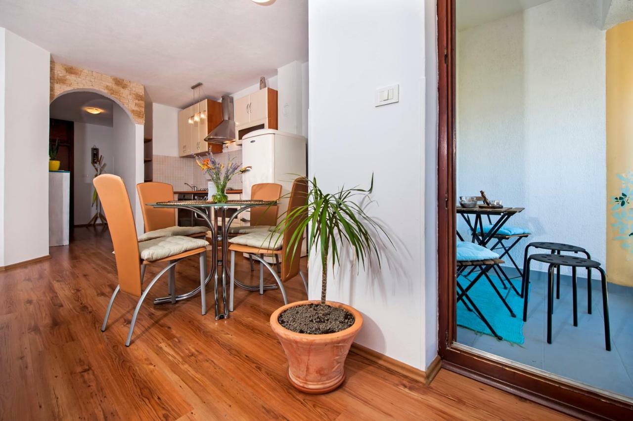 Apartment Thalassa Ровин Екстериор снимка